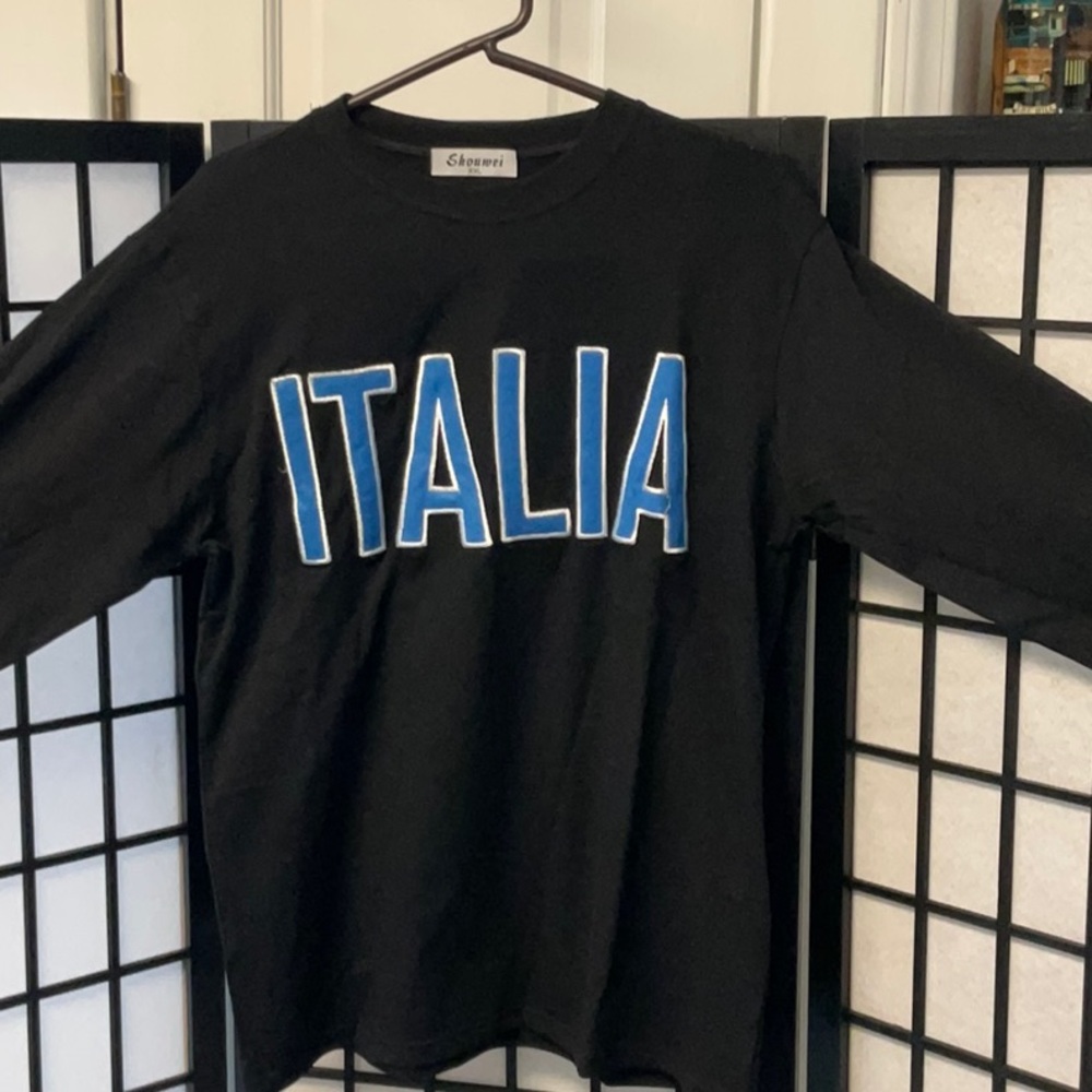 Long sleeve T-shirt from Italy never been worn
